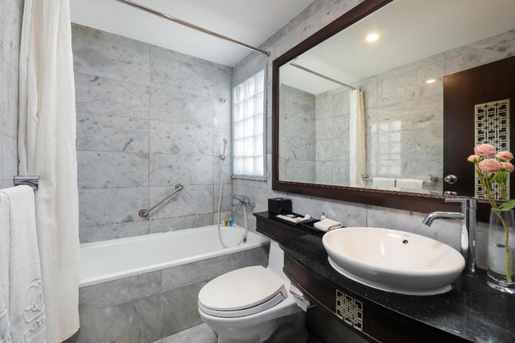 Church Boutique Hotel Hang Trong Ханой Экстерьер фото