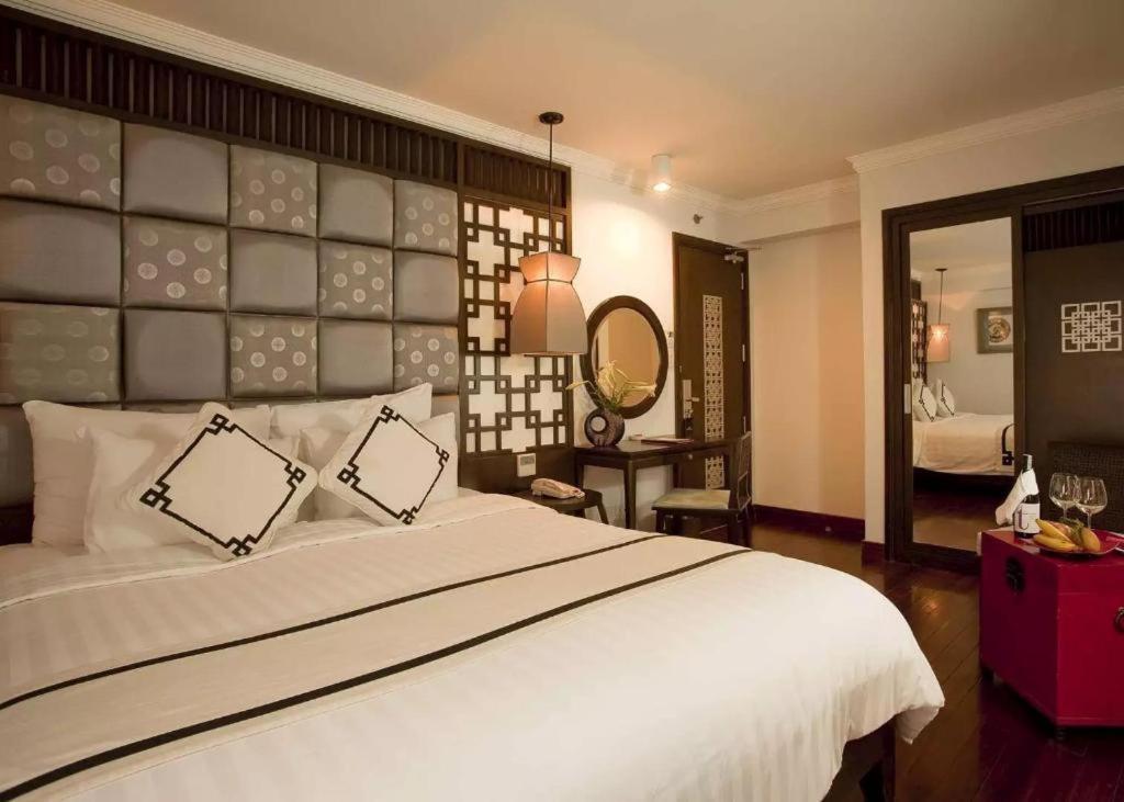 Church Boutique Hotel Hang Trong Ханой Экстерьер фото