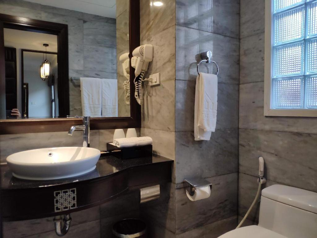 Church Boutique Hotel Hang Trong Ханой Экстерьер фото